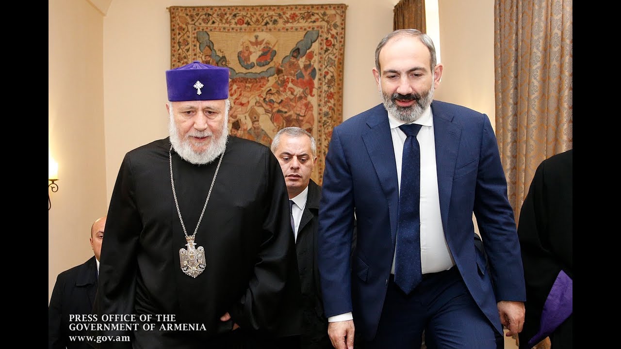 Փաշինյանի քաղաքական ակցիան Մայր Աթոռում ձախողվեց, ժամերգությանը մասնակցել է 10 հազար մարդ