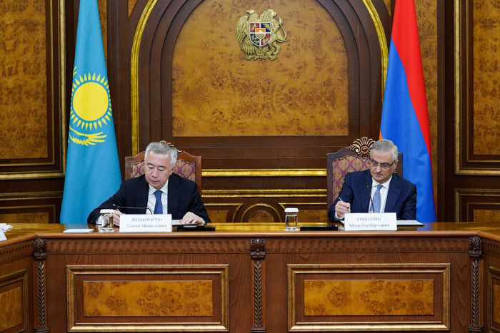 Ղազախստանում Հայաստանի դեսպանը հանդիպել է Ակտյուբինսկի մարզպետի հետ
