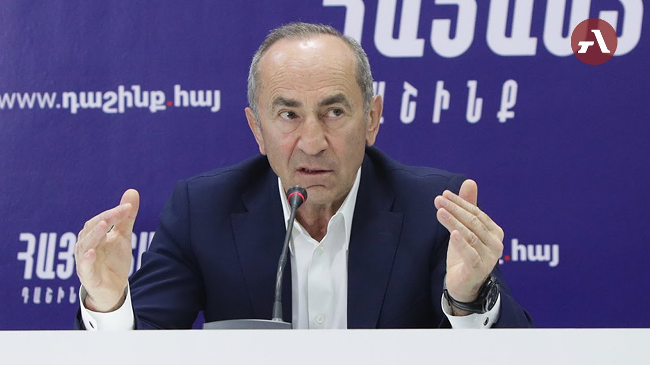 ՀՀ երկրորդ նախագահ Ռոբերտ Քոչարյանի անունից ծաղկեպսակ է դրվել 1988 թվականի երկրաշարժի զոհերին նվիրված հուշարձանին